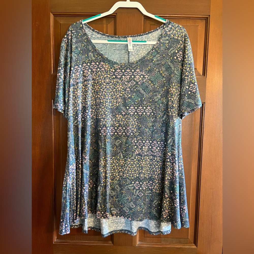 Lularoe T-shirt